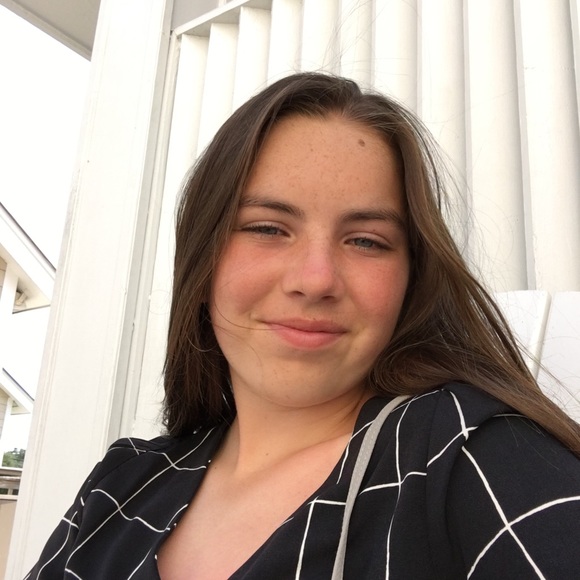 Meet your Posher, Leah - Picture 1 of 1